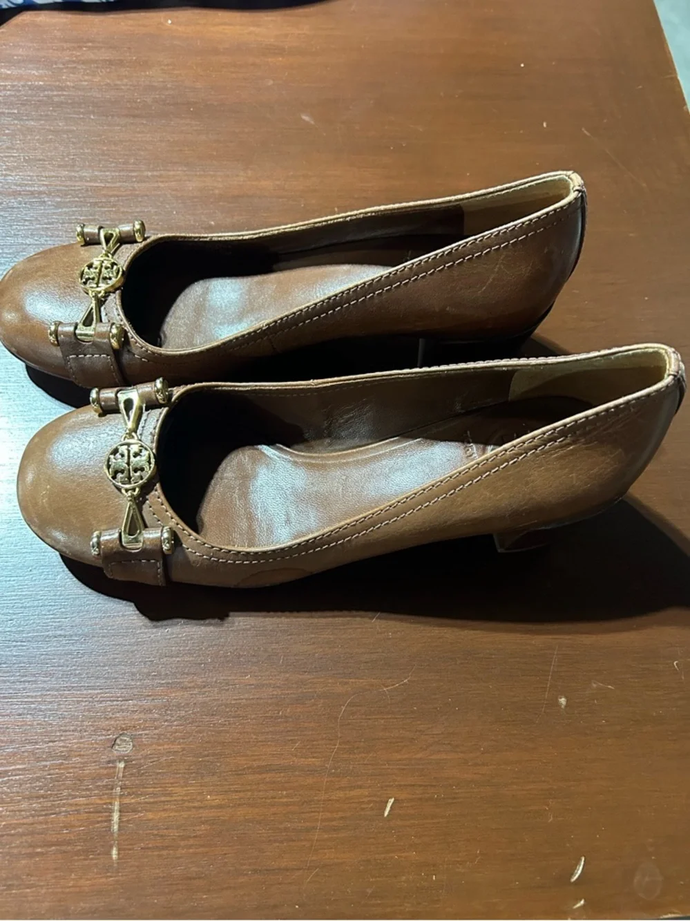 Tory Burch Brown Leather Logo Detail Low Heel Pumps